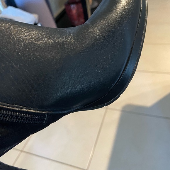 Black Tahari Heeled Booties. - Picture 5 of 5